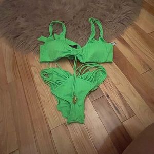Luli fama medium top large bottom